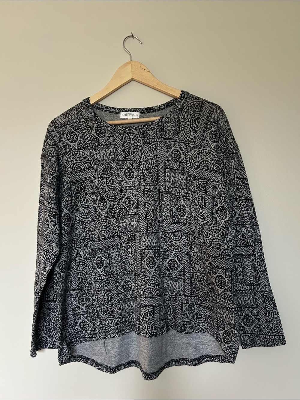 Northern Reflections Black & White Geometric Long Sleeve Top